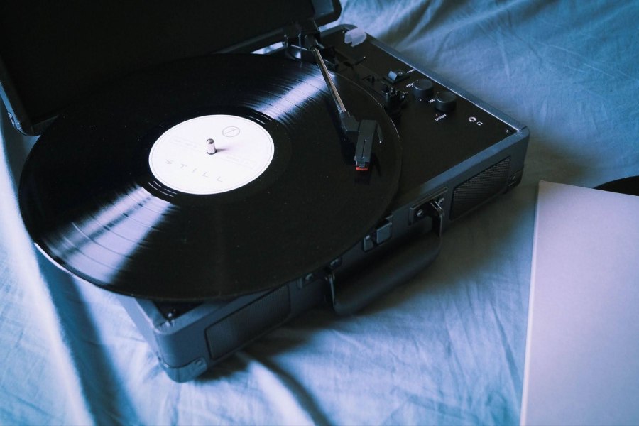 Analog vs digital audio comparison showing vinyl records and modern digital music playback.